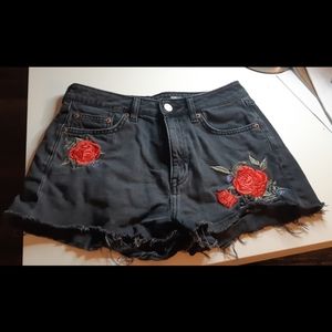 Black jean shorts with roses